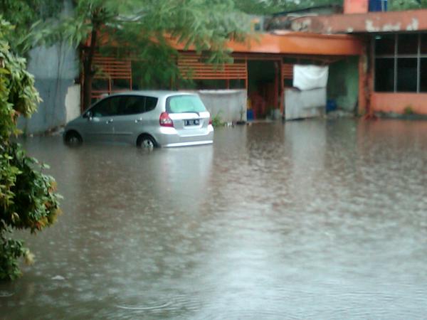 jl. Kapt. Tendean Banjir, begitu juga dengan Kantor Pos Jakarta Mampang